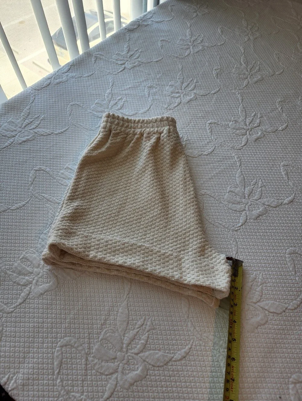 High-Waist Cream Textured Knit Women's Shorts with Elastic Waist